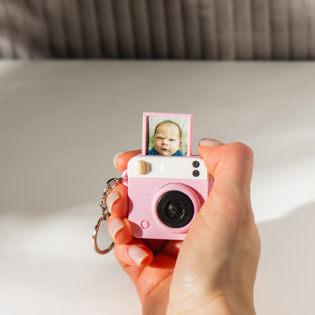 Breloc cameră foto personalizabil – Snap & Pop